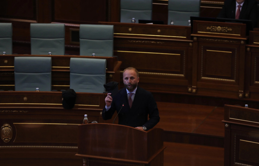 Shefi i deputetëve të Partisë Demokratike të Kosovës, Abelard Tahiri