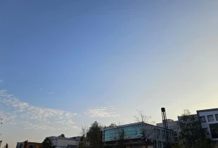 Moti ne Kosove - foto nga oborri i Fakultetit Filologjik