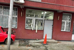 Pamje pas sulmit në zyrat e KQZ-së në Mitrovicë të Veriut (2022)