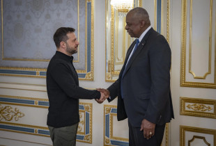 Volodymyr Zelensky dhe Lloyd Austin