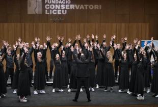 Kori “Siparantum” në Sallën e Konservatorit të Muzikës në Barcelonë, të shtunën mbrëma në garën “Sing for Gold” (Foto: Arben Llapashtica)