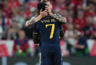Toni Kroos me Vinicius Jr