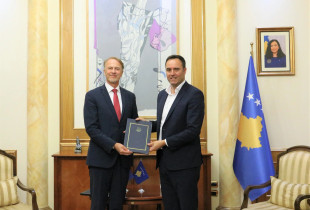 Glauk Konjufca - Aivo Orav