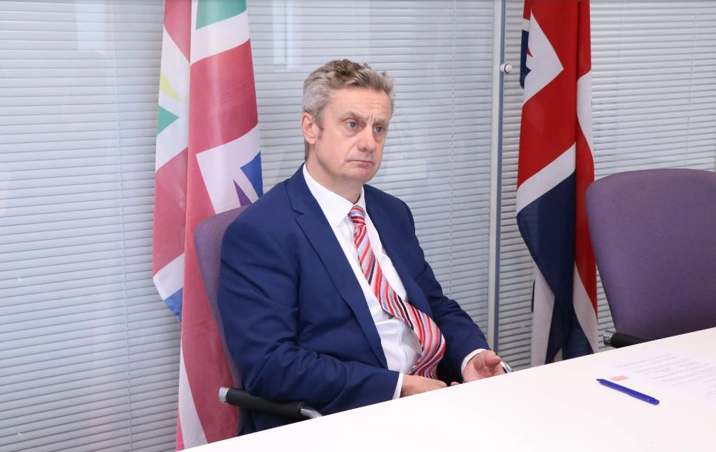 Ambasadori britanik bën thirrje që sa më shpejt të konstituohet Kuvendi