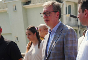 Presidenti i Serbisë, Aleksandar Vuçiq, në vizitën në Podrinjë
