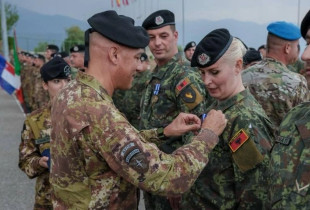 KFOR-i nderon togën e kontingjentit shqiptar