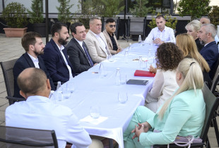 Albin Kurti në takim me kryetarin e Mitrovicës së Veriut, Erden Atiq