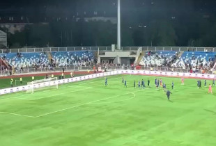 “Marre, marre” - Tifozët fishkëllejnë futbollistët pas humbjes nga Rumania