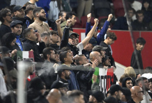 Tifozët italianë në ndeshjen kunder Izraelit ne Hungari