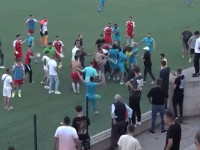 Pamje nga dhuna në ndeshjen Deçani - Prizreni