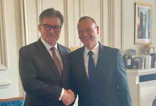 Emisari i Bashkimit Evropian për dialogun Kosovë-Serbi, Miroslav Lajçak, është takuar të enjten me Emmanuel Bonne, këshilltarin e presidentit të Francës, Emmanuel Macron
