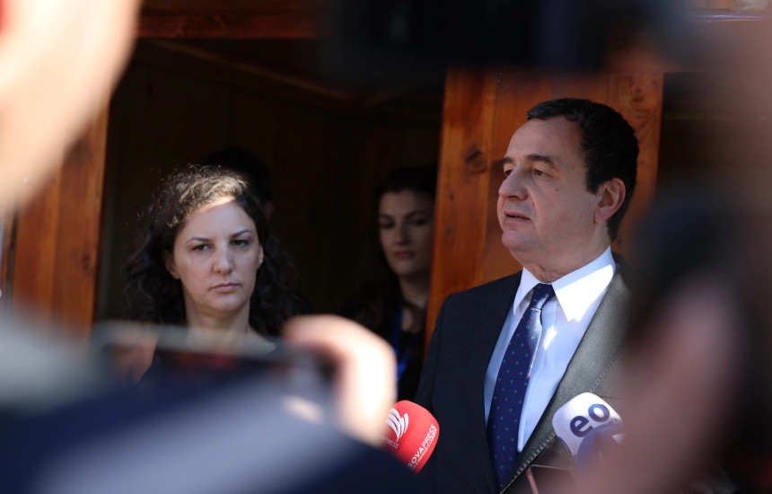 Albin Kurti dhe Artane Rizvanolli