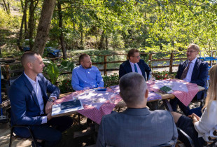 Shefi i Zyrës së Bashkimit Evropian në Kosovë, Aivo Orav, gjatë vizitës në komunat veriore të Kosovës