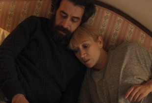 “This is not a Love Song” është në garën e filmave të metrazhit të gjatë në “PriFest”, ndërkaq me premierën e tij audiencës i ofroi freski kinematografike, qasje të pjekur në filmbërje. Është rrëfim intim që thyen klishe në film