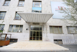 Ekzekutivi shqiptar ka ardhur në përfundim se ndërtesa aktuale në qendër të Tiranës nuk plotëson as kushtet themelore për t’iu bërë strehë një institucioni siç është Biblioteka Kombëtare