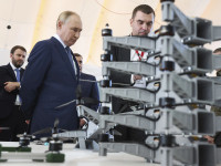 Vladimir Putin në Qendrën e Teknologjisë Speciale në Shën Petersburg, Rusi Foto: AP