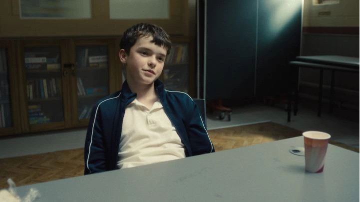 Skenë nga seriali "Adolescence"