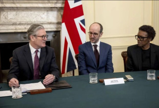Kryeministri britanik Keir Starmer mirëpriti në Downing Street krijuesit e serialit për të diskutuar mbrojtjen e fëmijëve