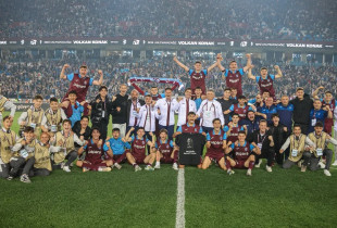 Të rinjtë e Trabzonsporit u përkrahën nga 40 mijë shikues