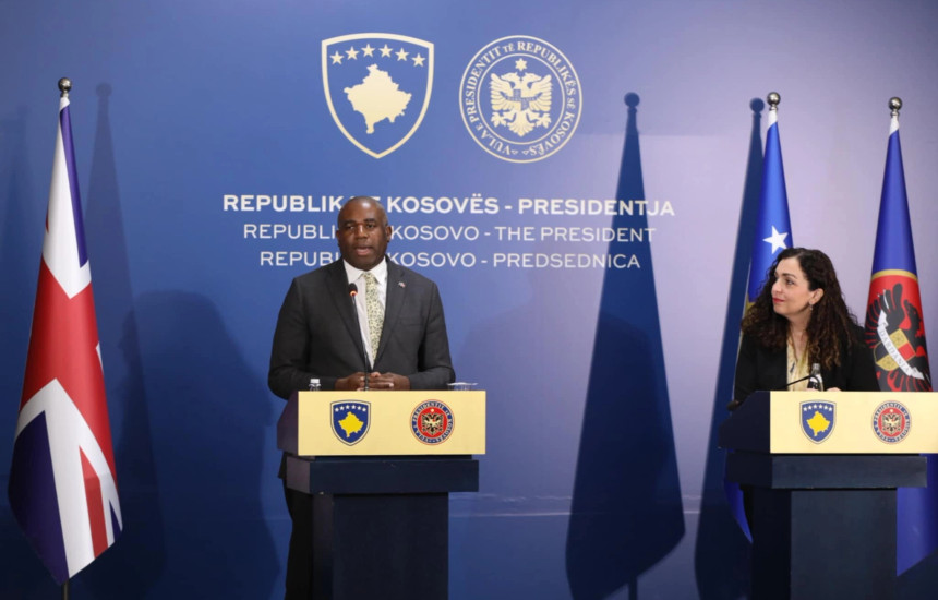 David Lammy e Vjosa Osmani ne konference per media (Foto: Driton Paçarada)