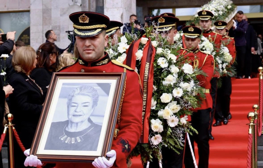 Margarita Xhepës të premten i është dhënë lamtumira e fundit, një ditë pas vdekjes në moshën 91-vjeçare. Është i pashmangshëm emri i saj në historinë e artit shqiptar.