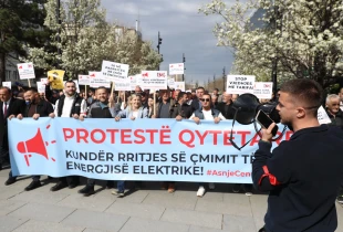 Protesta - Shtrenjtimi i rrymes