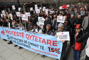Nis protesta kundër shtrenjtimit të rrymës