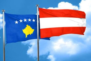 Flamujt e Kosovës dhe Austrisë