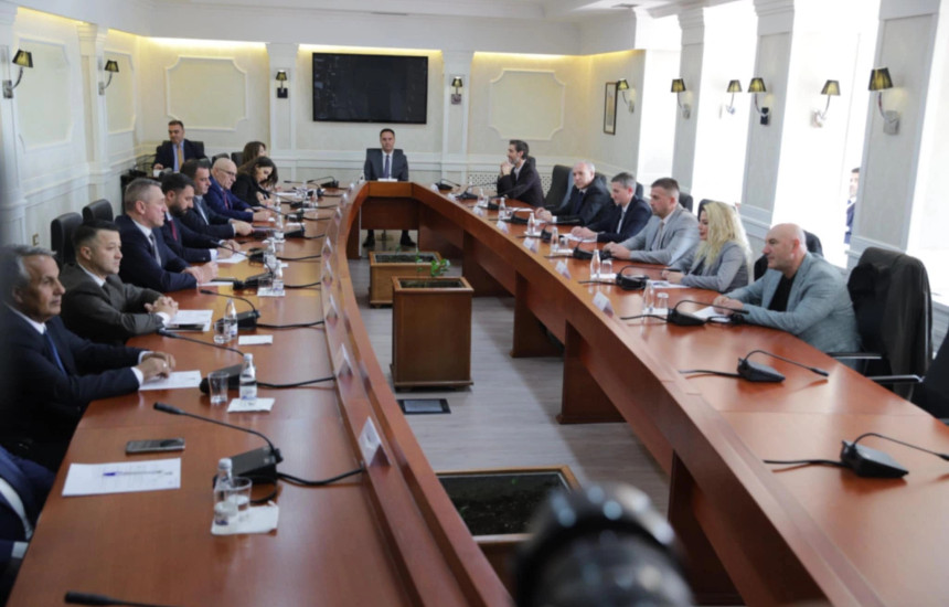 Nis takimi i Konjufcës me subjektet politike