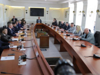 Nis takimi i Konjufcës me subjektet politike