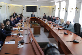 Nis takimi i Konjufcës me subjektet politike