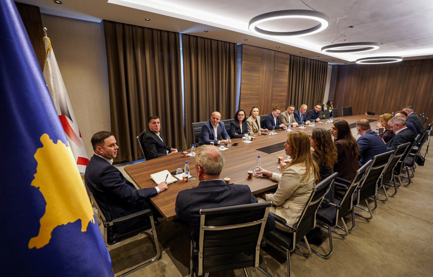 Avdullah Hoti mungon në mbledhjen e parë të grupit të ri parlamentar të LDK-së