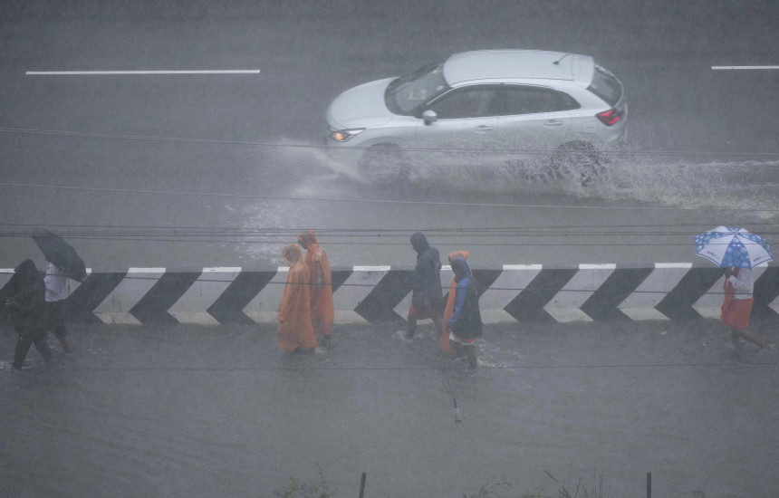 Mbi 100 të vdekur nga shirat e dendur në Indi e Nepal