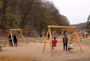 Parku i parë me materiale organike në Gërmi po u pëlqen qytetarëve