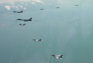 Koreja e Veriut kërcënon me hakmarrje pas bombarduesit amerikan mbi Korenë e Jugut