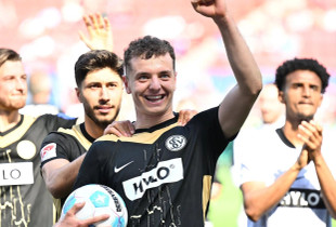 Fisnik Asllani