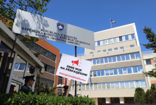 PRotesta kunder shtrenjtimit te rrymes