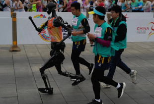 Gjysmëmaratona - robot humanoid - Kinë