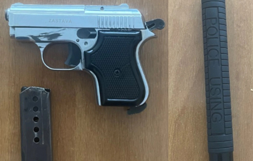 Dy të mitur kapen me armë dhe shufër metalike në Ferizaj