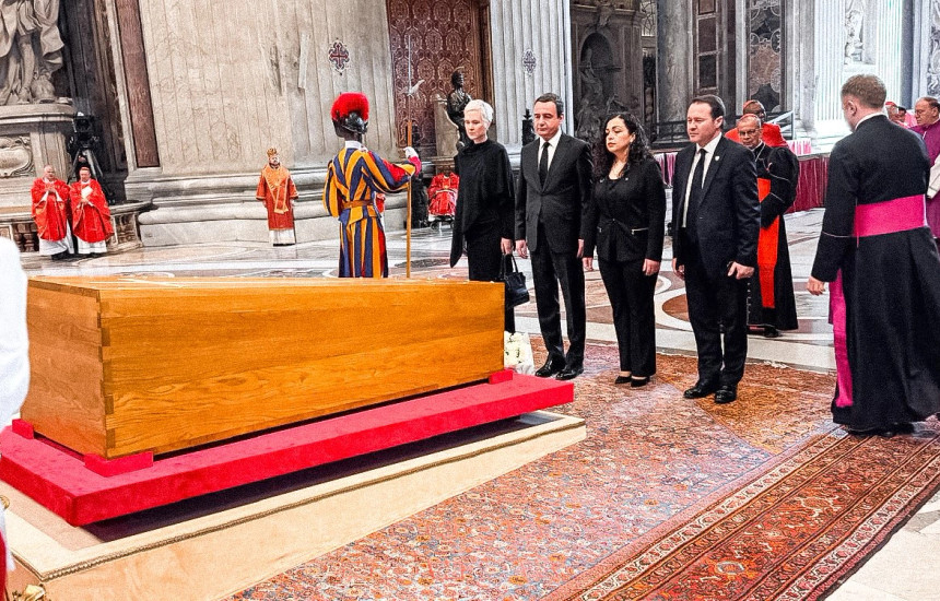 Vjosa Osmani - Albin Kurti - Papa