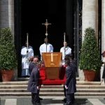 Varrimi i Papa Françeskut