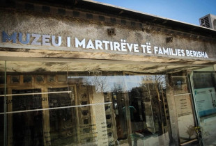 Në vendin ku më 26 mars 1999 forcat serbe kishin kryer masakrën ndaj familjes Berisha në Suharekë, në 22-vjetorin e kësaj masakre, më 26 mars 2022 është hapur Muzeu i Martirëve të kësaj familjeje