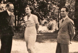 Leni Riefenstahl bashkë me Adolf Hitlerin dhe Joseph Goebels. (Foto: BetaCinema/Riefenstahl, Arkivi i Baden-Wuerttemberg)
