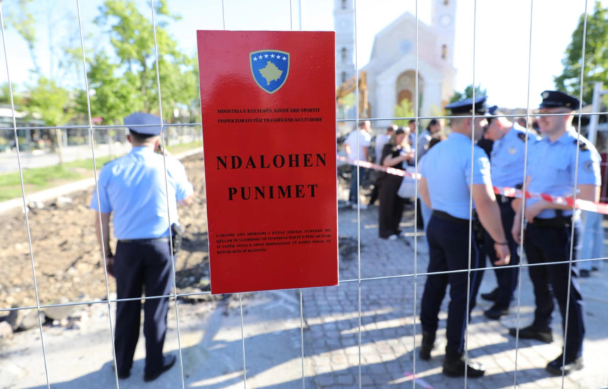 Ndalimi i punimeve në sheshin "Xhorxh Bush" (Foto: Driton Paçarada)