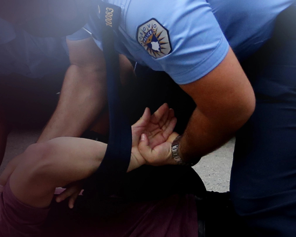 Motoçiklistët në Ferizaj s u binden urdhrave  lëndohen tre policë