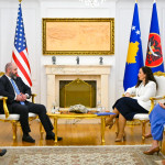 Vjosa Osmani me David Bakerin
