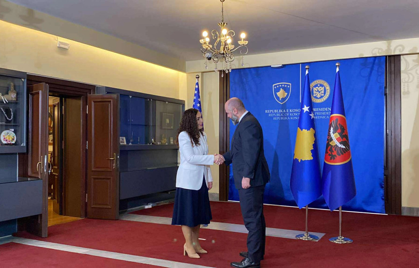 Vjosa Osmani dhe David Baker