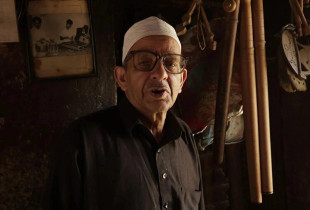 Ghulam Mohammed Zaz është mjeshtri i fundit në Kashmir, që e punon me dorë instrumentin tradicional “santoor”.