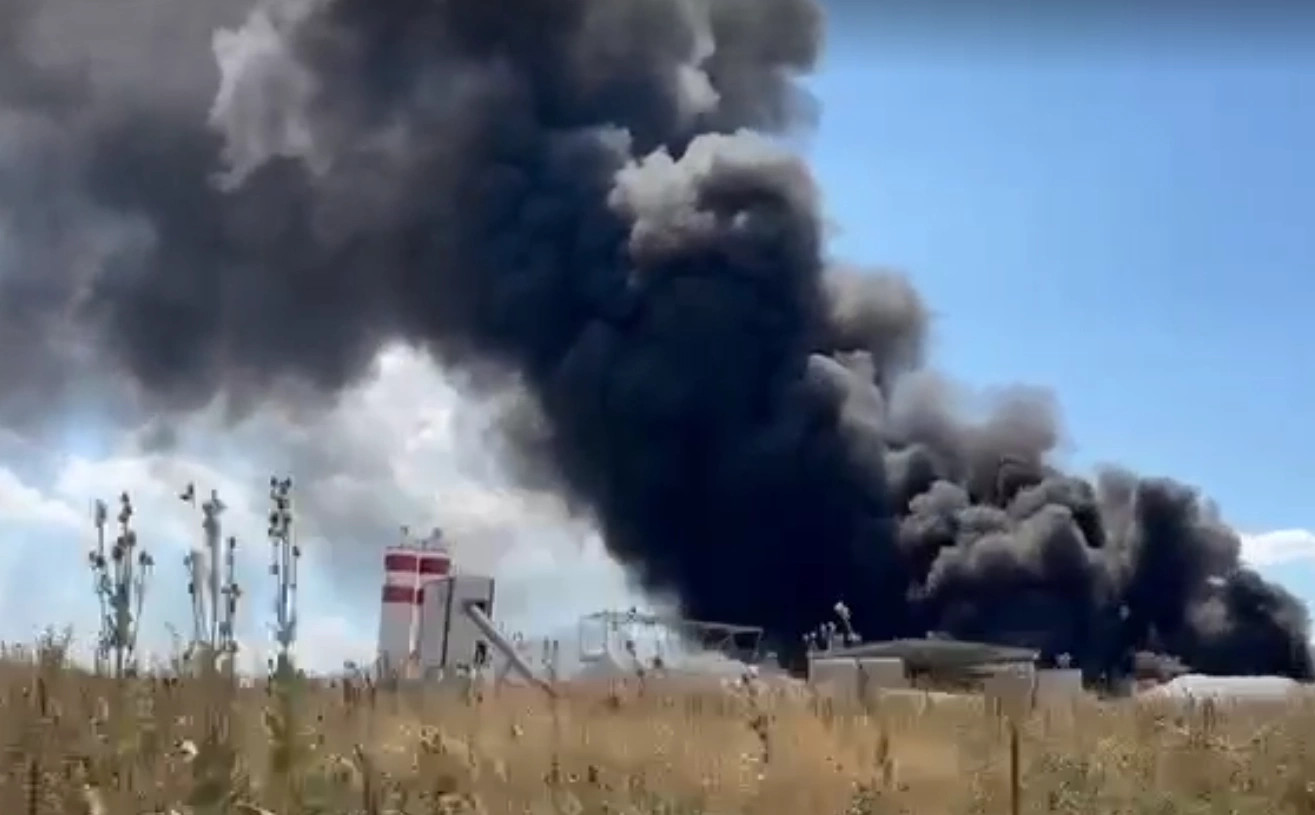 Požar zajel odlagališče odpadkov v Ferizaju po požaru v žagi