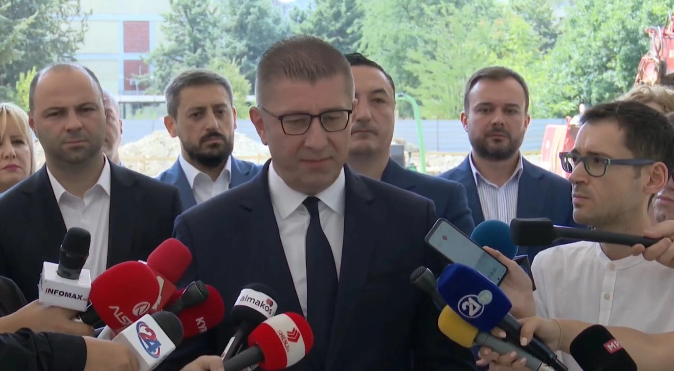 Mickoski dënon thirrjet antishqiptare në ndeshjen e basketbollit në Kumanovë